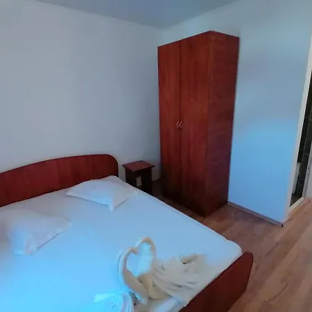 Konukevi Casa Tomis *